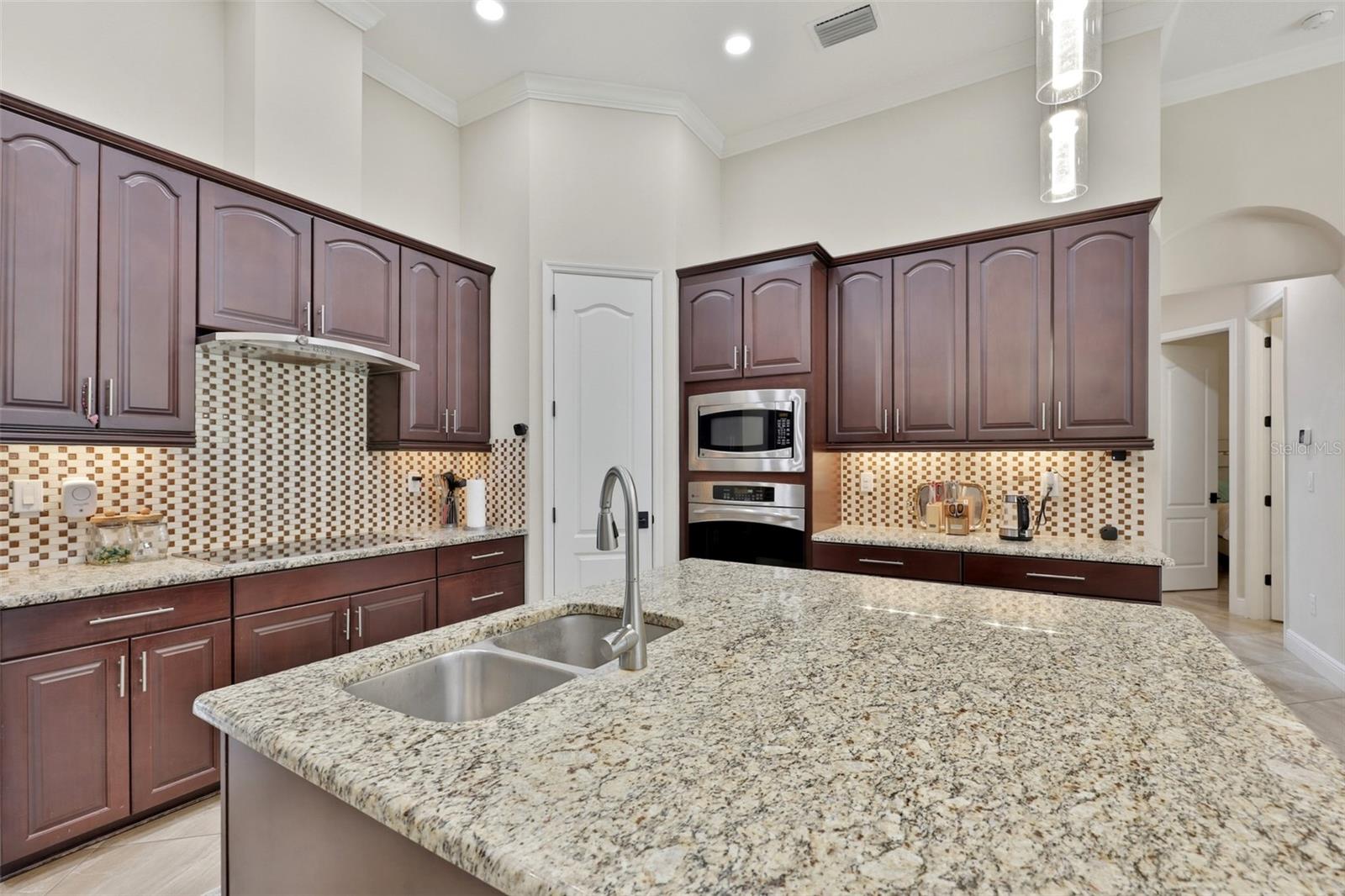 SEVEN OAKS - Residential