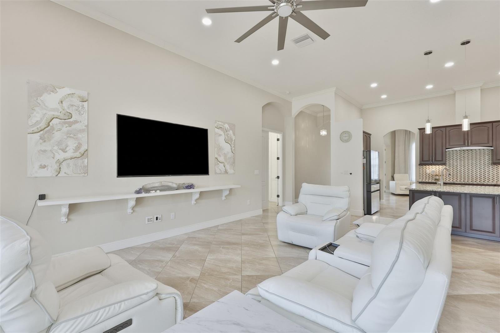 SEVEN OAKS - Residential