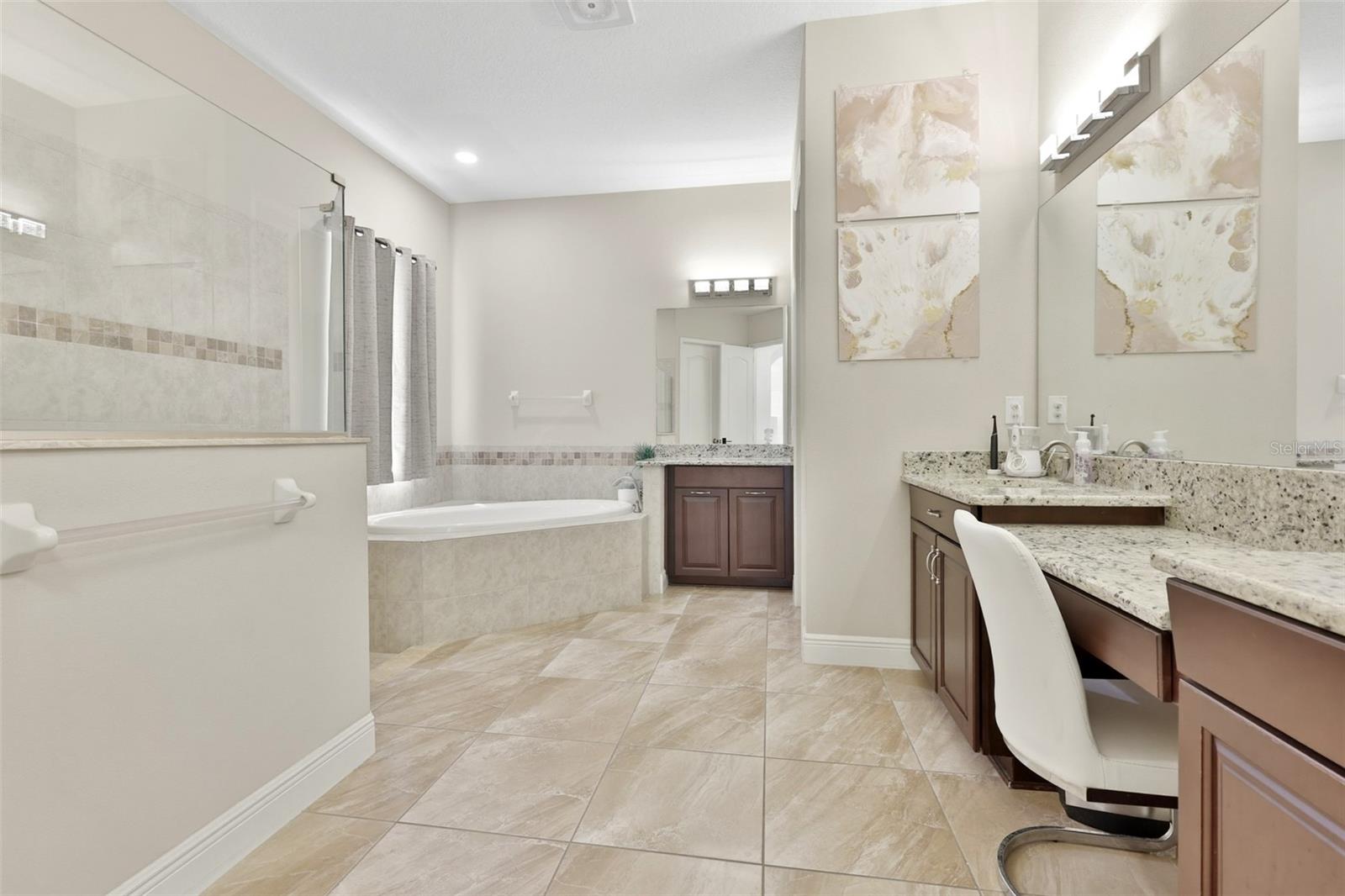 SEVEN OAKS - Residential