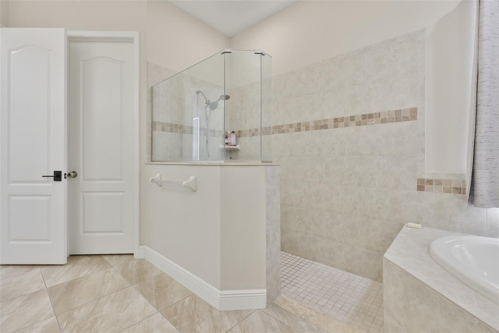 SEVEN OAKS - Residential