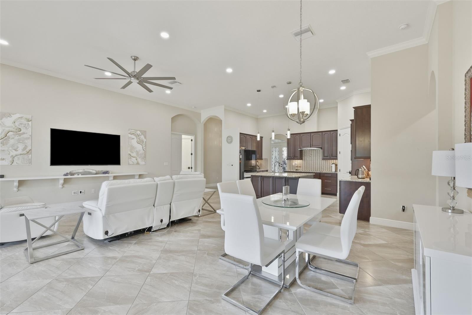 SEVEN OAKS - Residential
