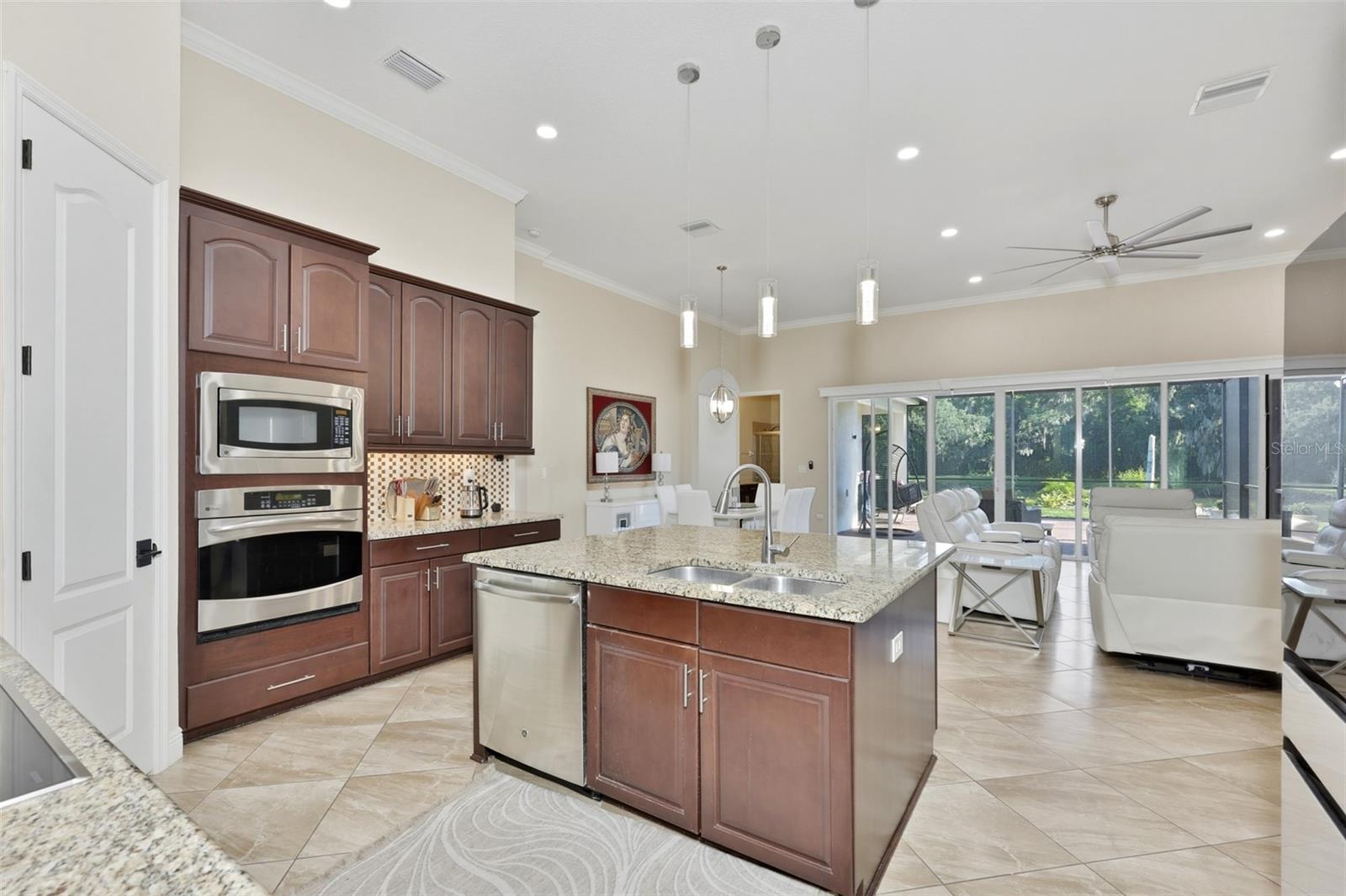 SEVEN OAKS - Residential