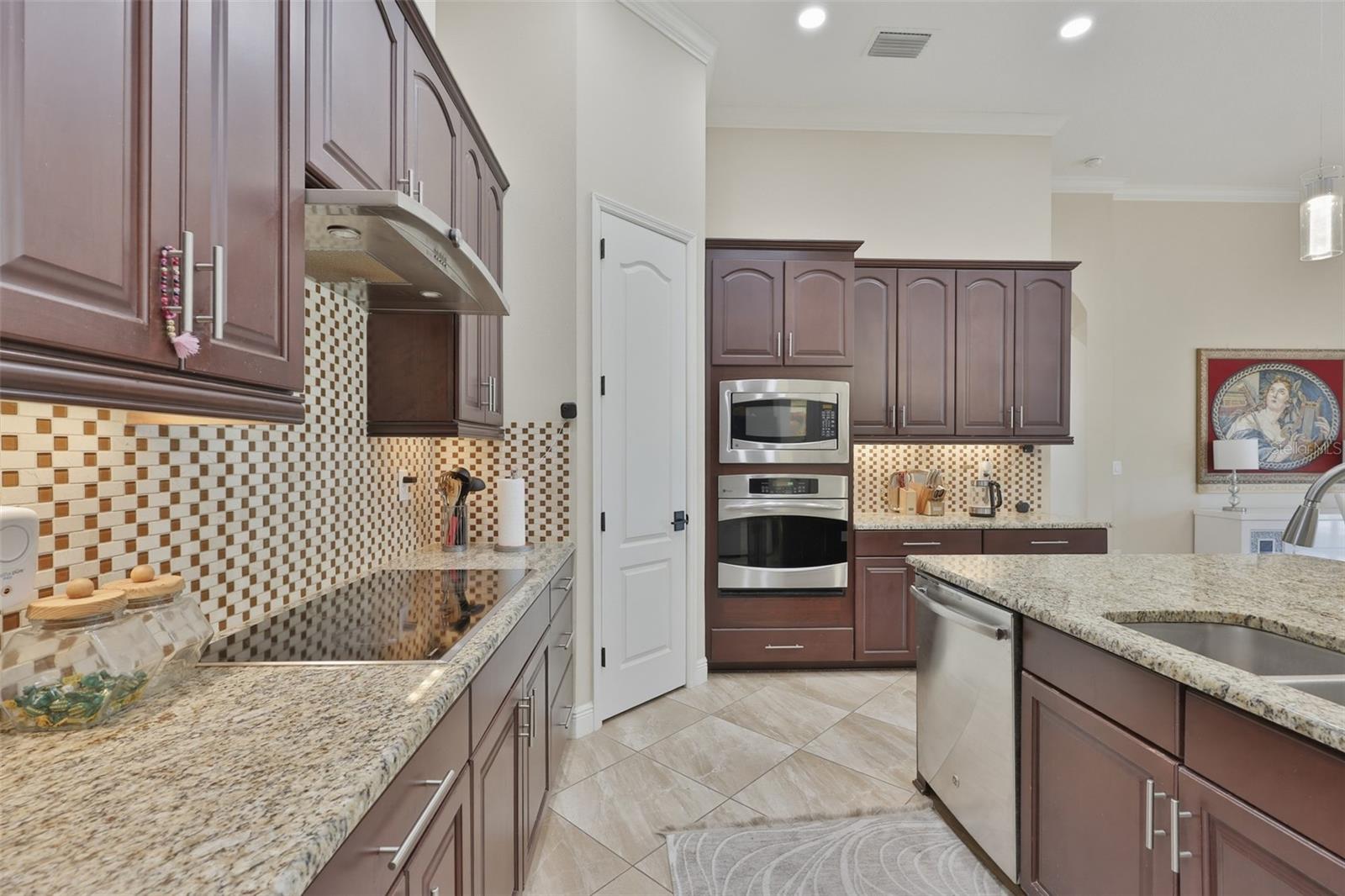 SEVEN OAKS - Residential