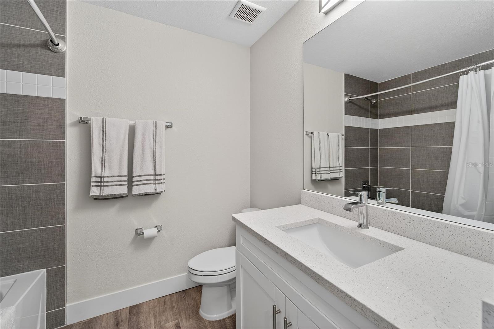 BAHIA BEACH TWNHMS PH 2 - Residential Lease