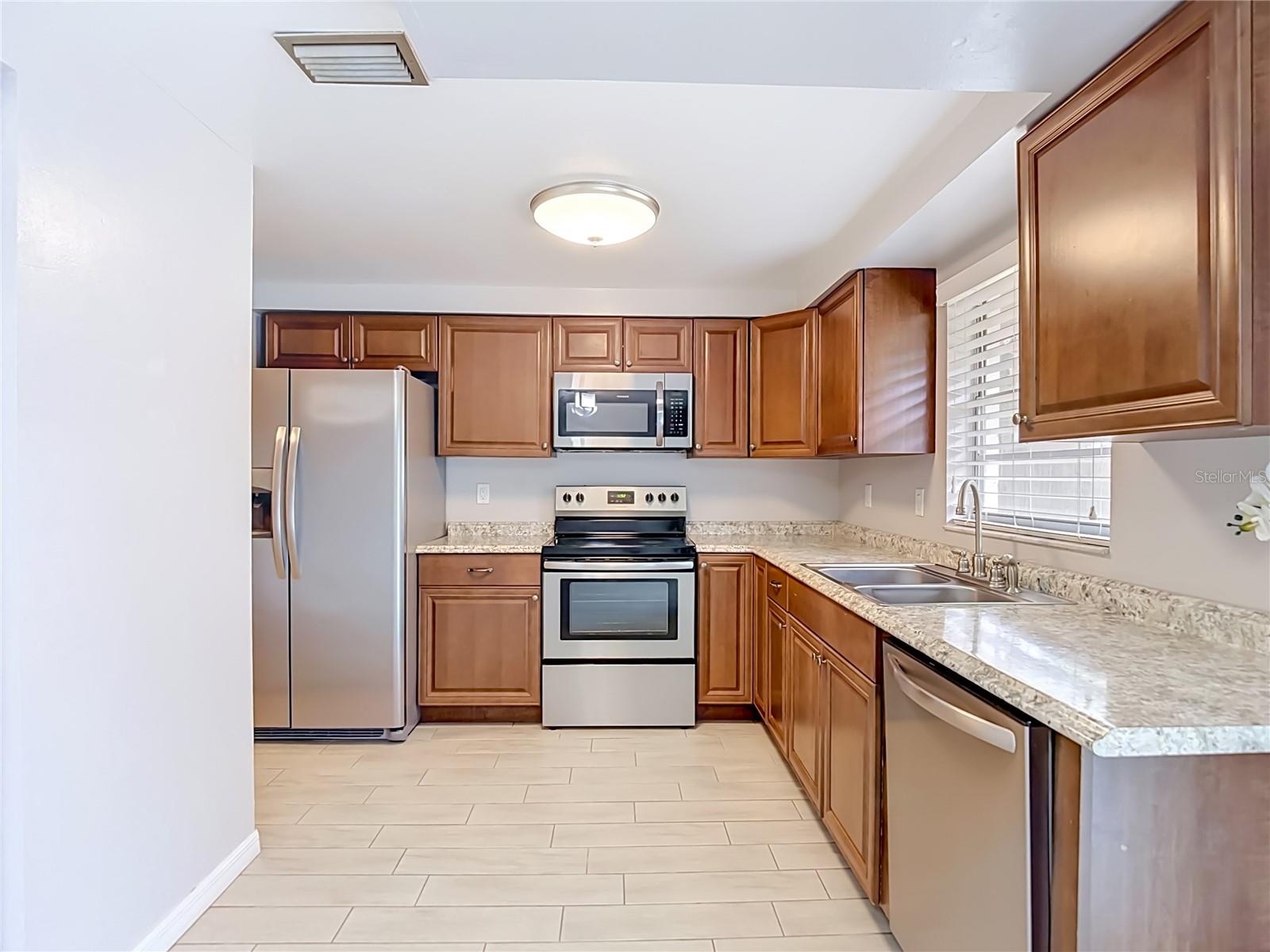 BRANDON VALRICO HILLS ESTATES SUB - Residential