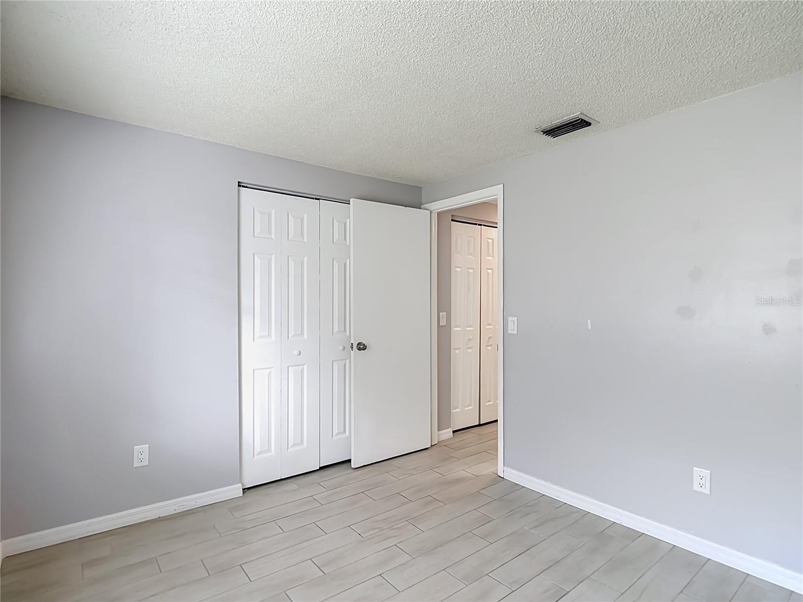 BRANDON VALRICO HILLS ESTATES SUB - Residential