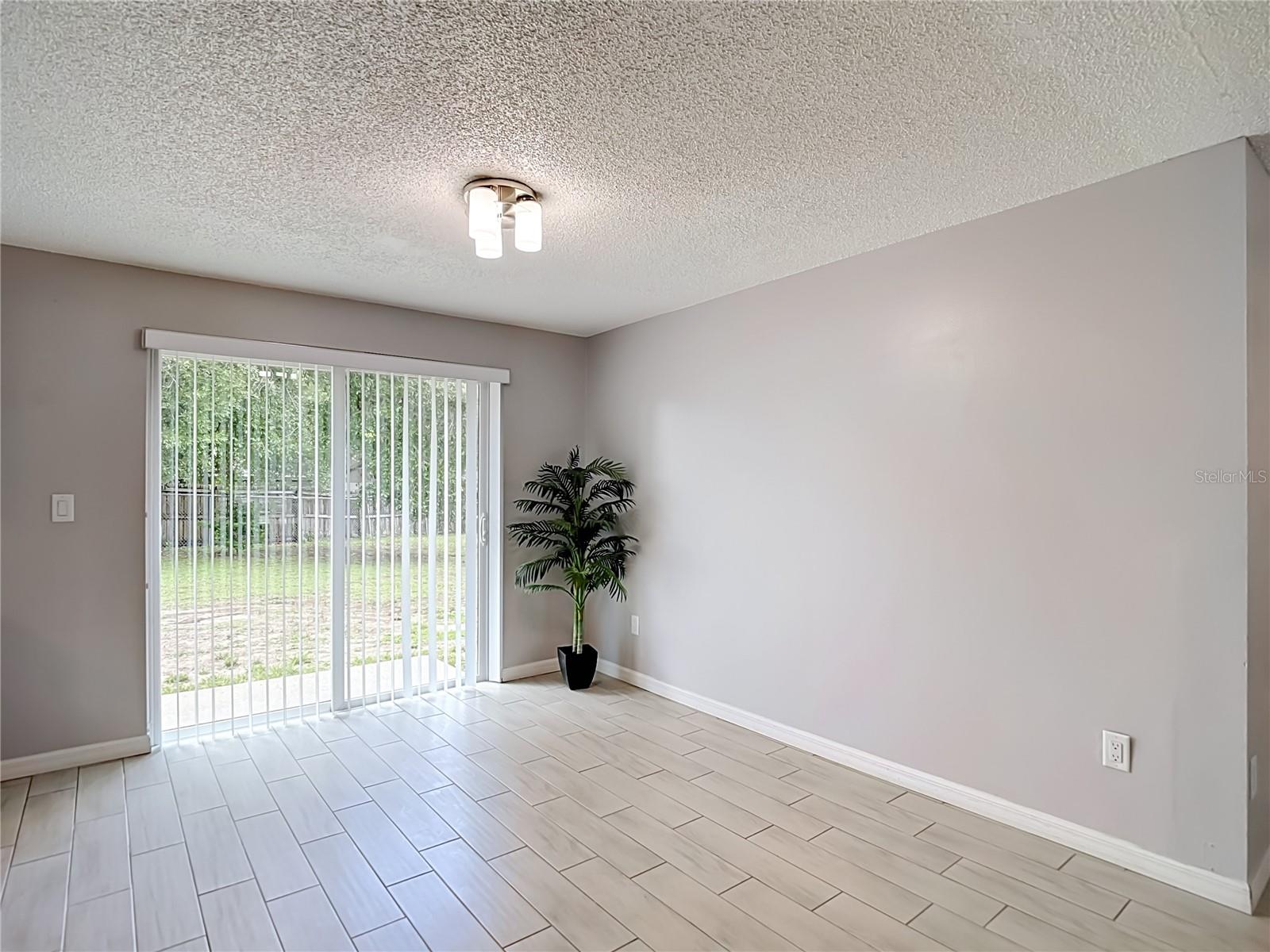 BRANDON VALRICO HILLS ESTATES SUB - Residential