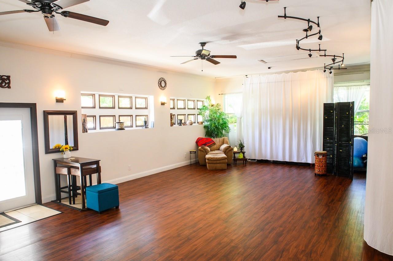 WELLINGTON MANOR - Residential