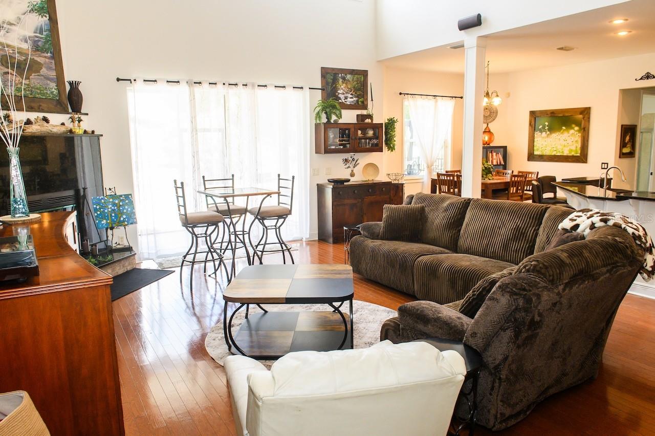 WELLINGTON MANOR - Residential