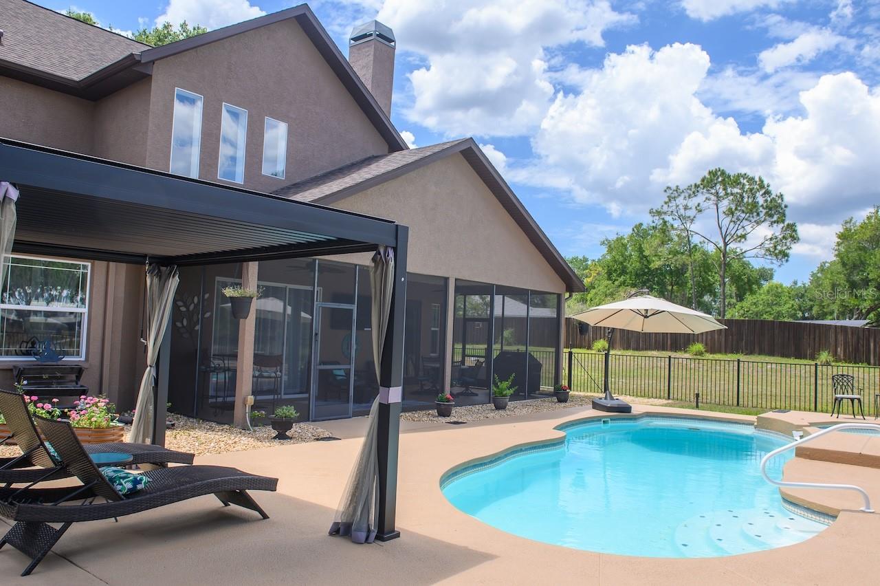 WELLINGTON MANOR - Residential