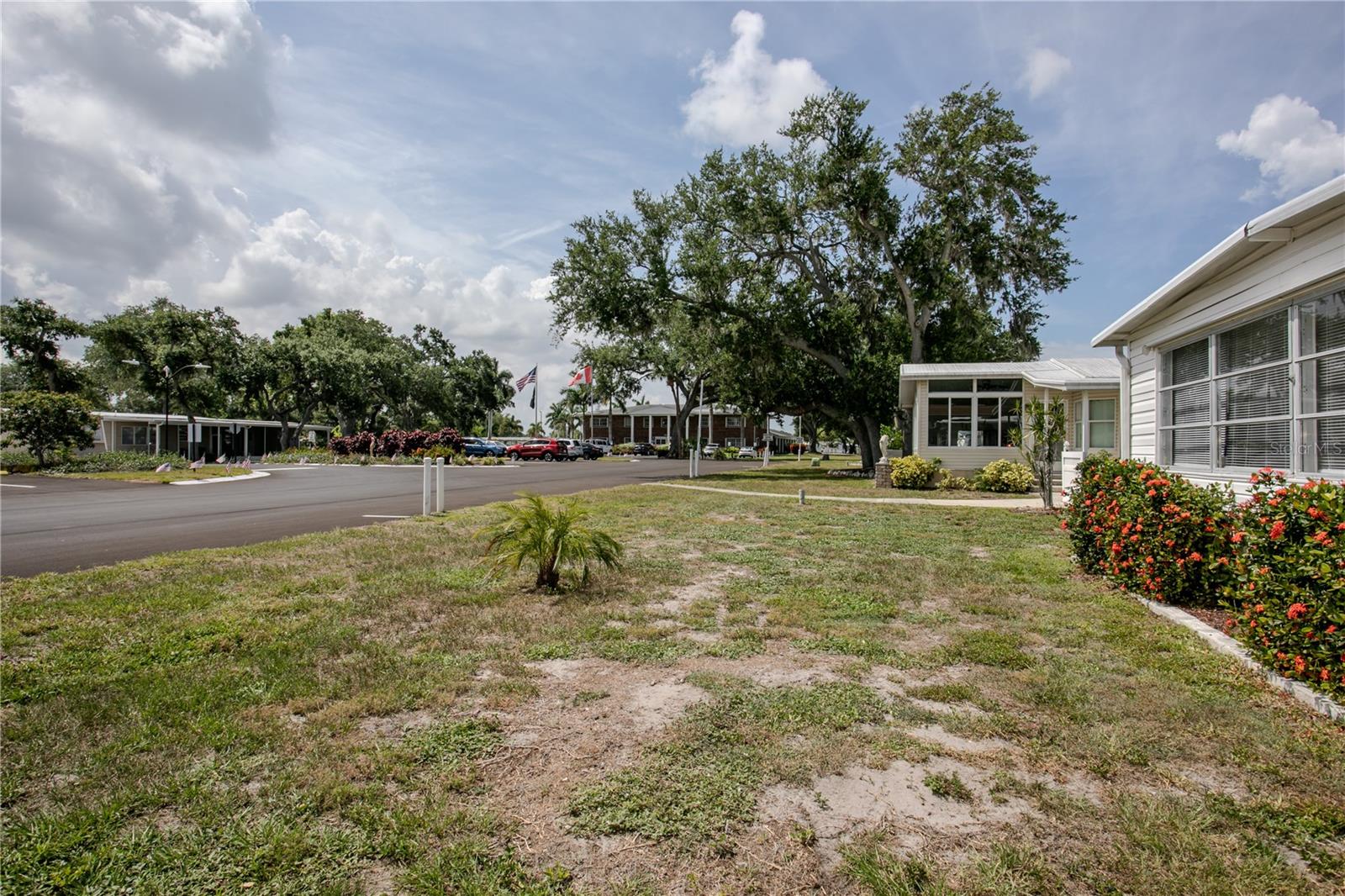 OAKWOOD MANOR - Residential