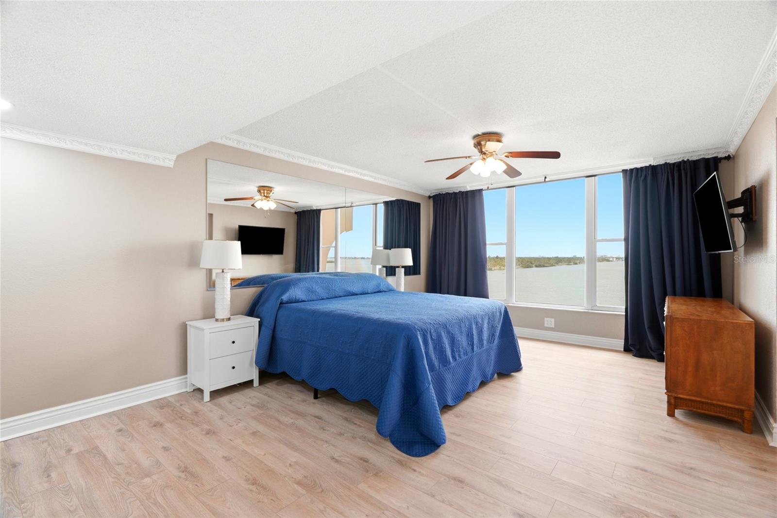 EDGEWATER ARMS 4TH CONDO - Residential