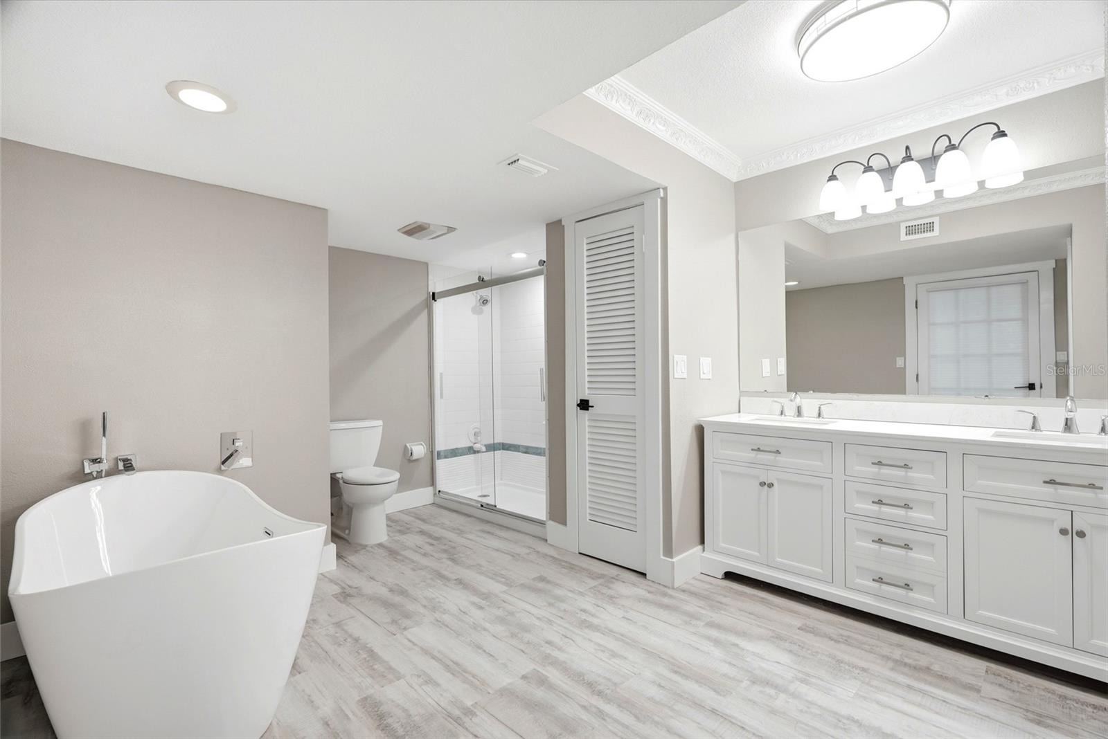 EDGEWATER ARMS 4TH CONDO - Residential