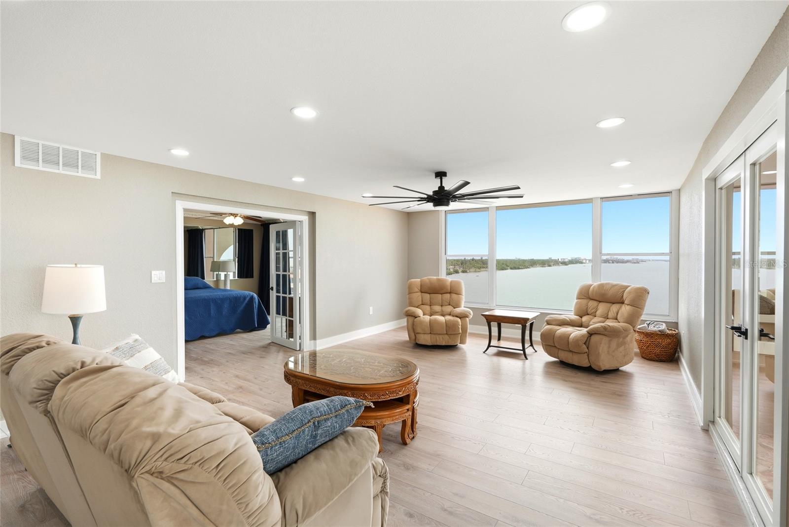 EDGEWATER ARMS 4TH CONDO - Residential