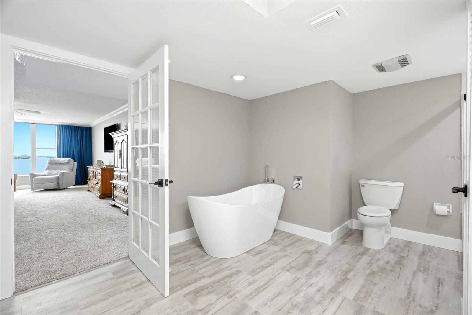 EDGEWATER ARMS 4TH CONDO - Residential