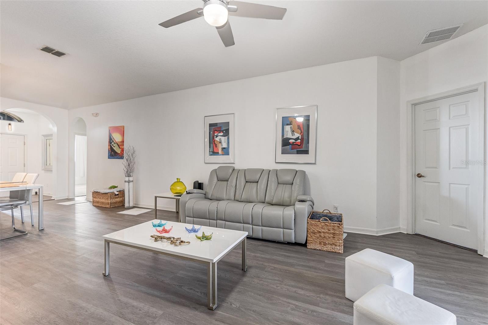 MAGIC LANDINGS PH 02 - Residential