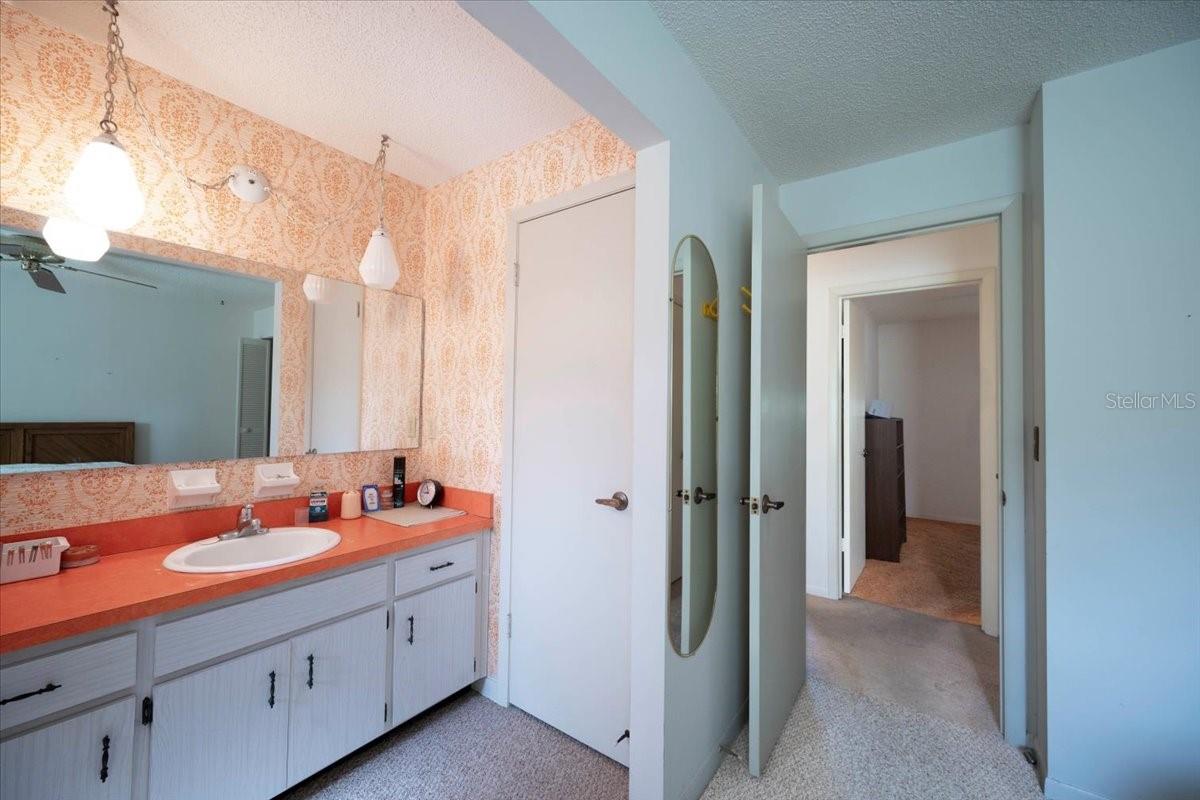 UNRE HLND GRVS - Residential