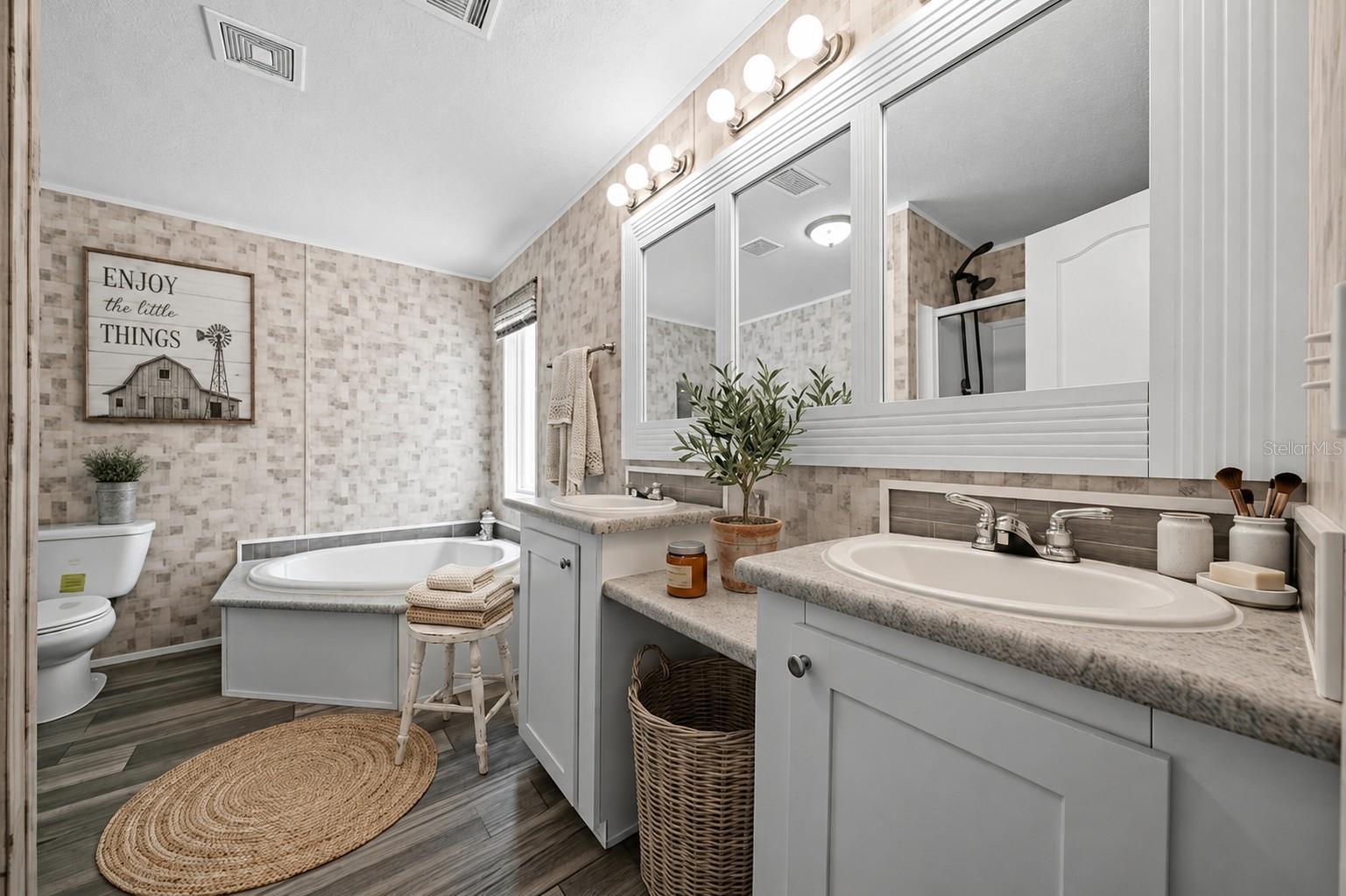 CUE LAKE HILLS - Residential