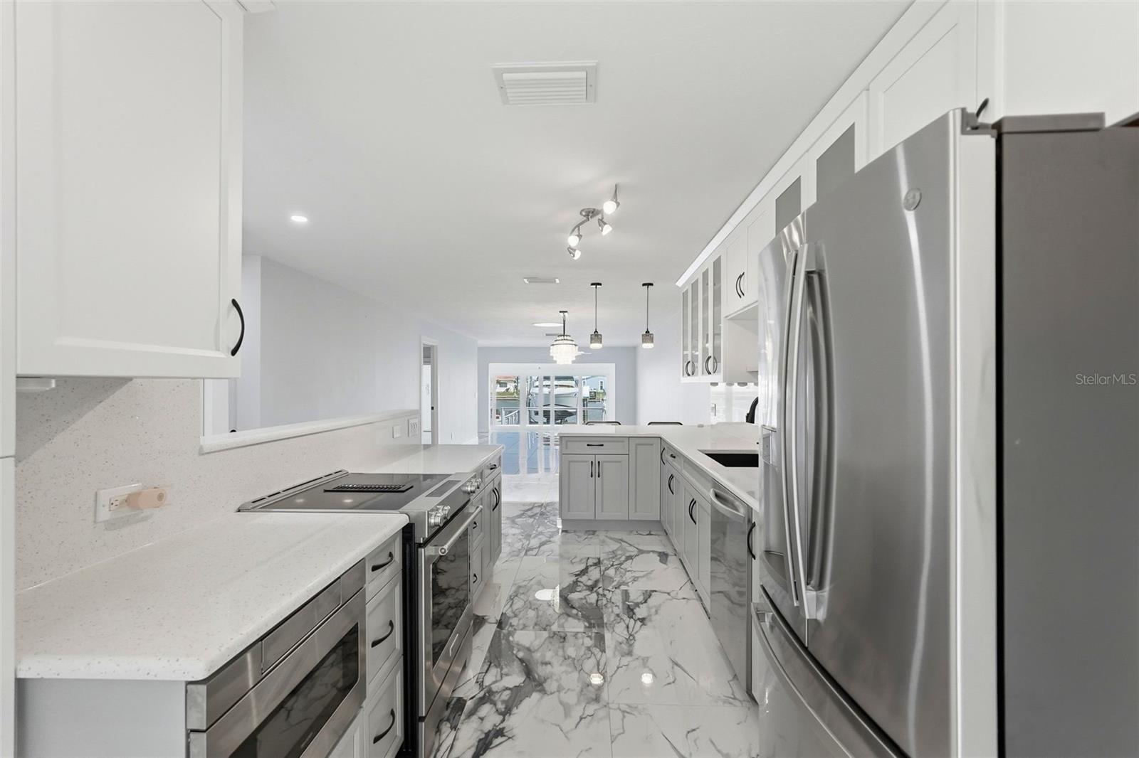 BOCA CIEGA POINT EAST - Residential