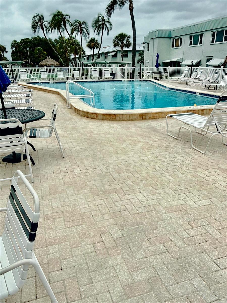 PARADISE SHORES - Residential