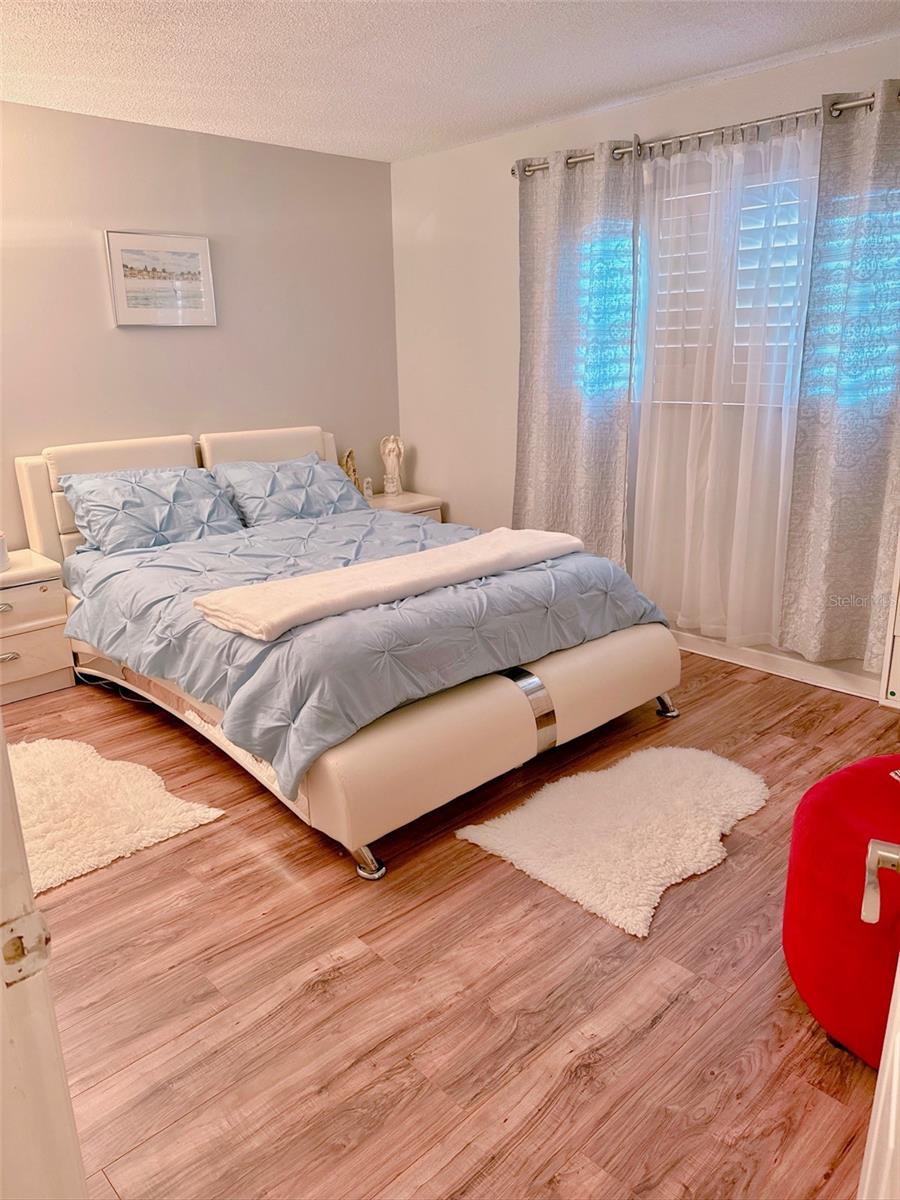 PARADISE SHORES - Residential