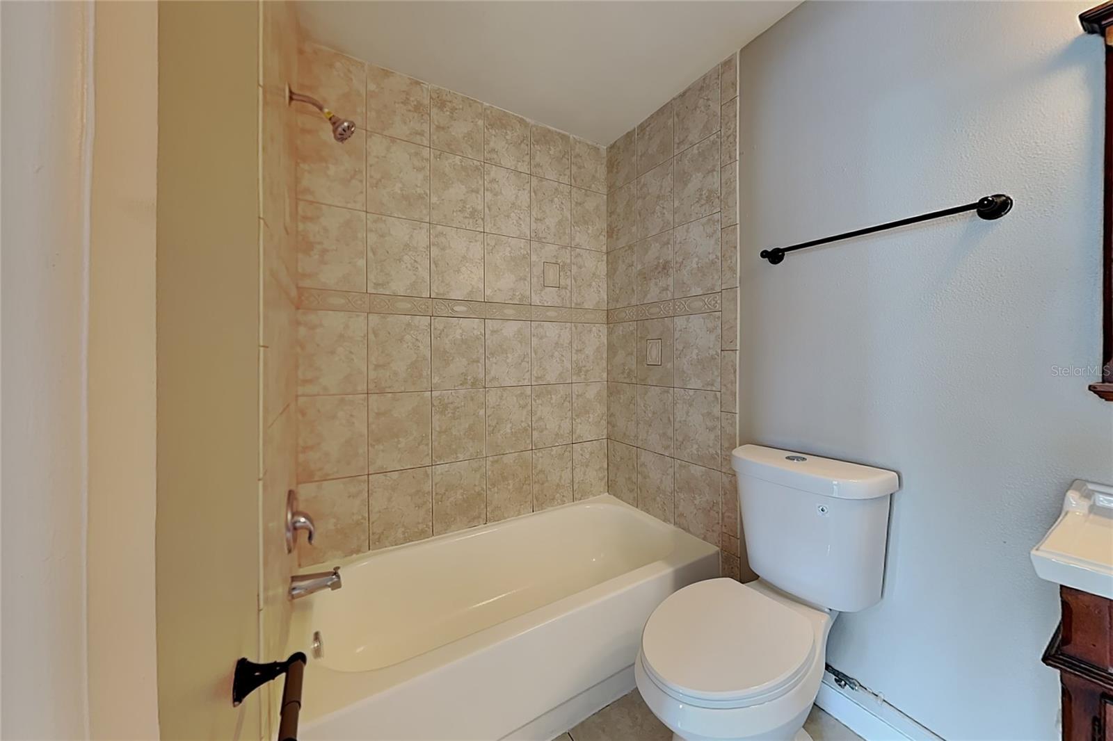 SUMMERFIELD VILLAGE II TR 5 - Residential Lease