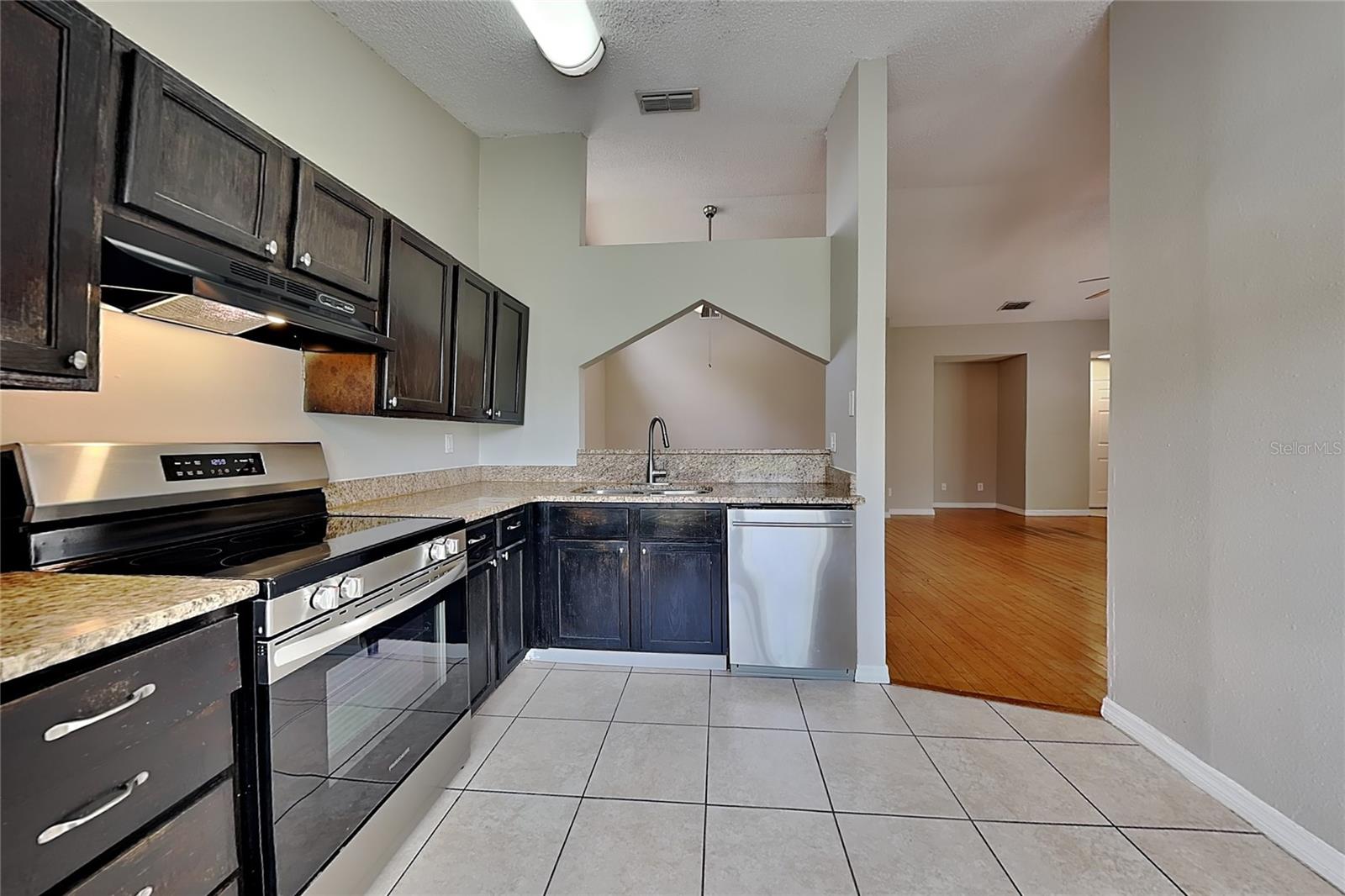 SUMMERFIELD VILLAGE II TR 5 - Residential Lease