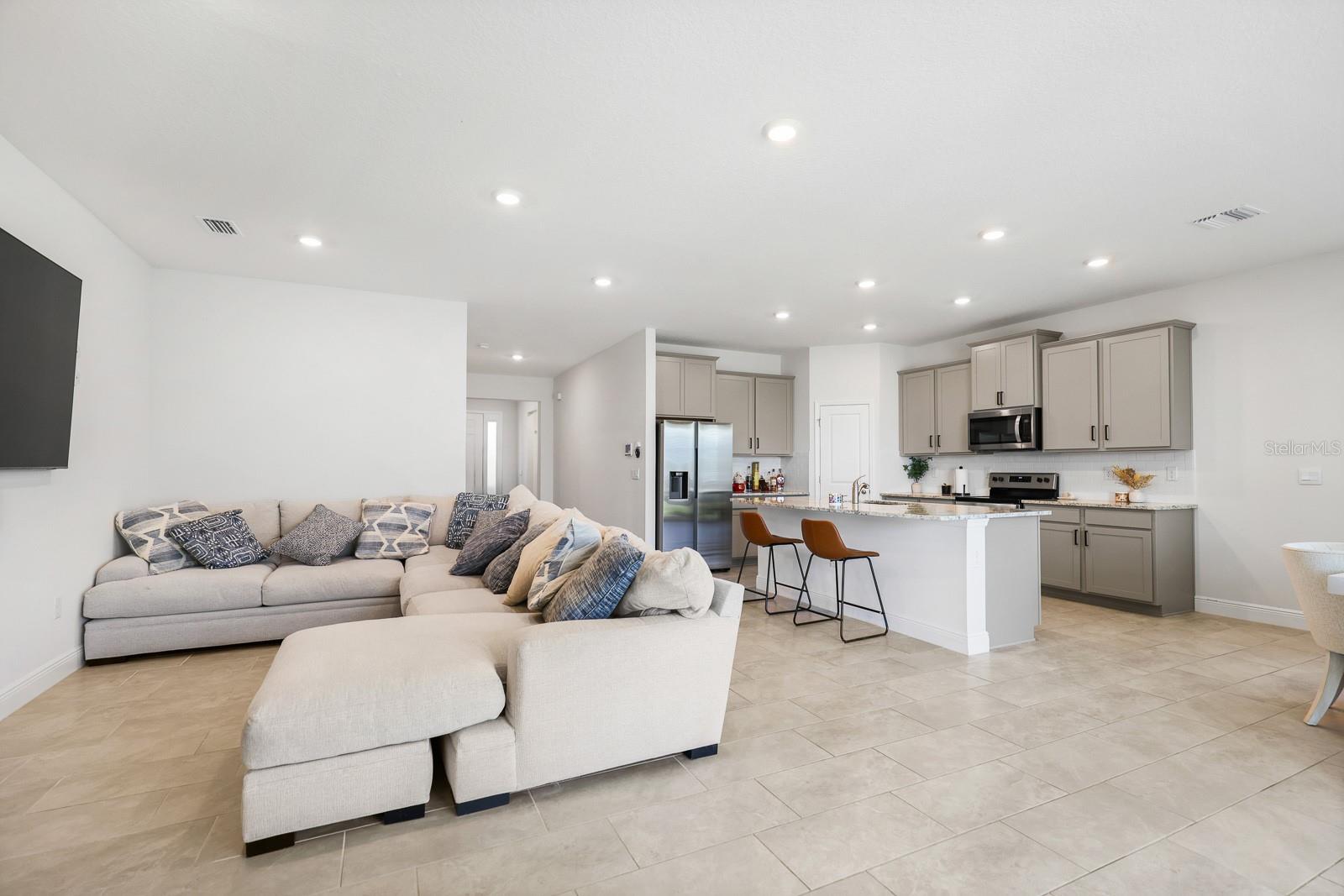 MANGROVE MANOR PH 2 - Residential Lease