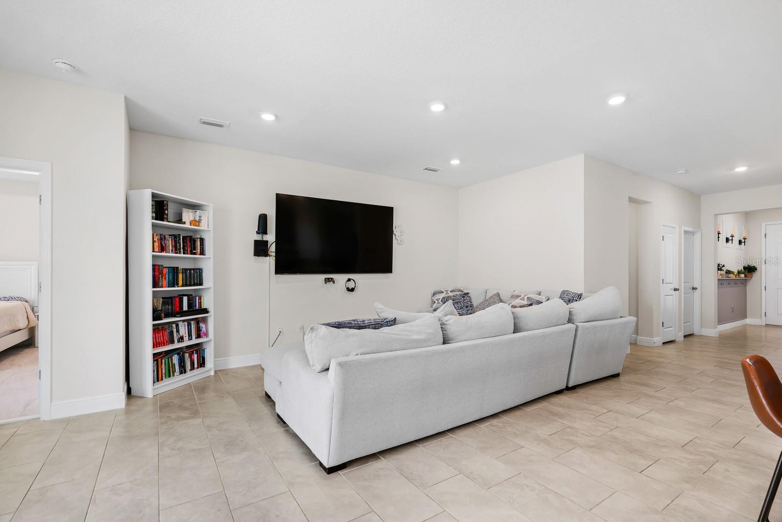 MANGROVE MANOR PH 2 - Residential Lease