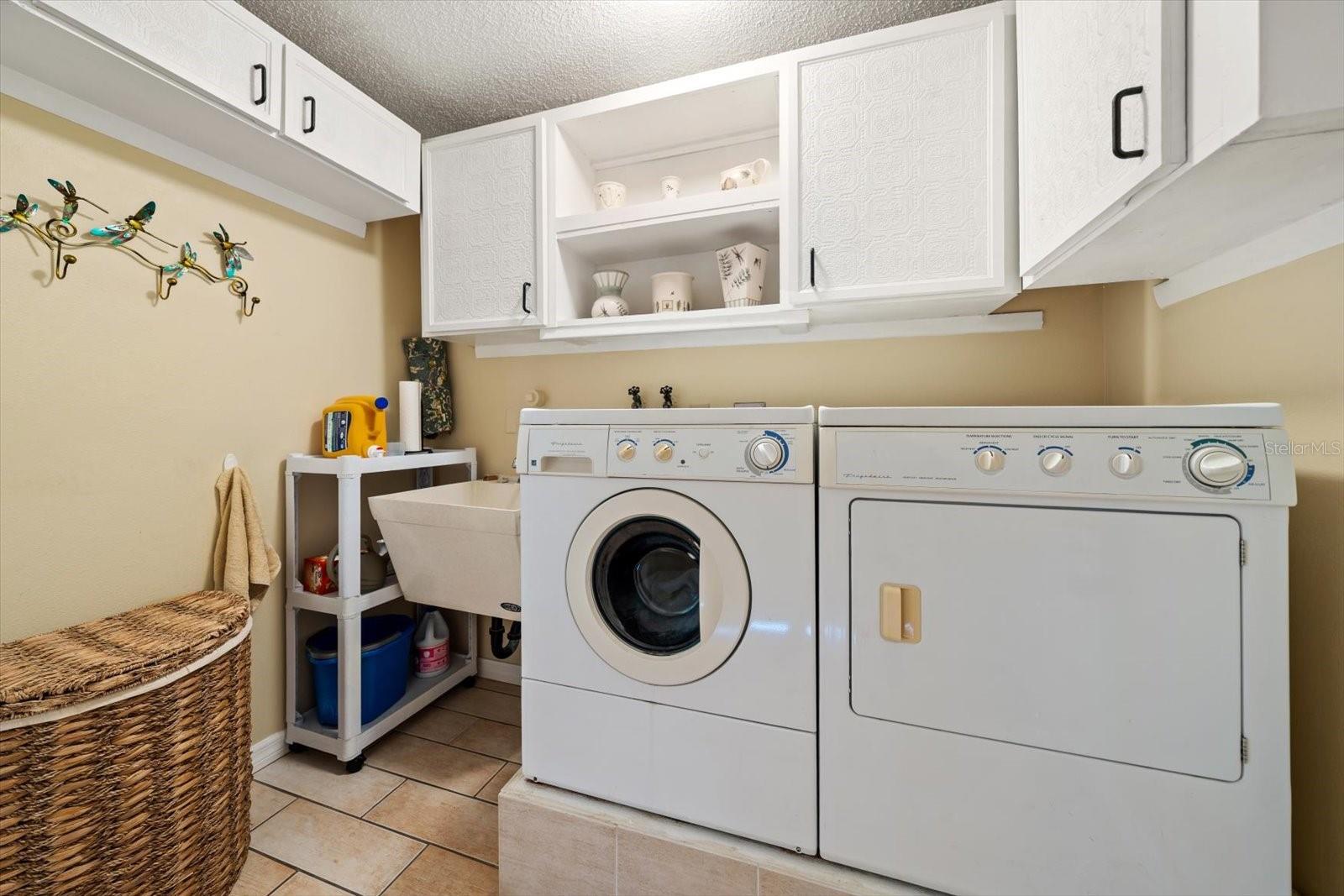 ANCHORAGE OF TARPON LAKE UNIT THREE THE - Residential
