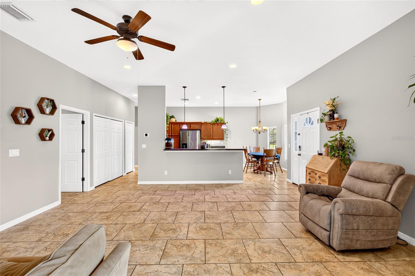 AVALON CONDO - Residential