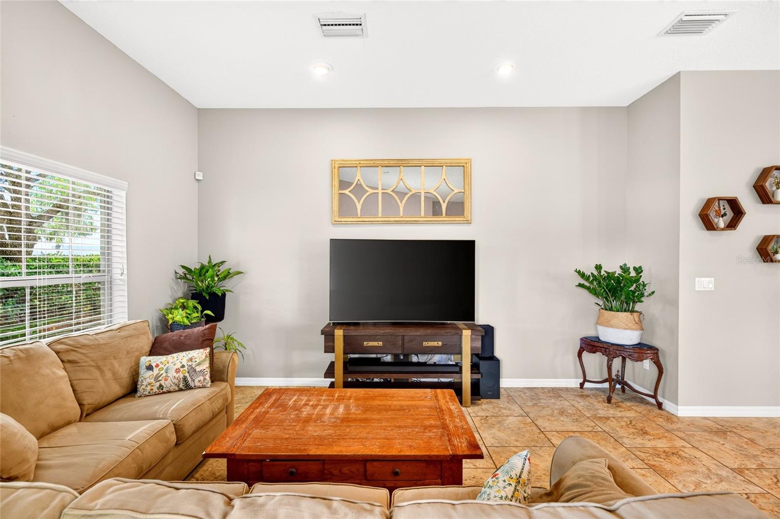 AVALON CONDO - Residential