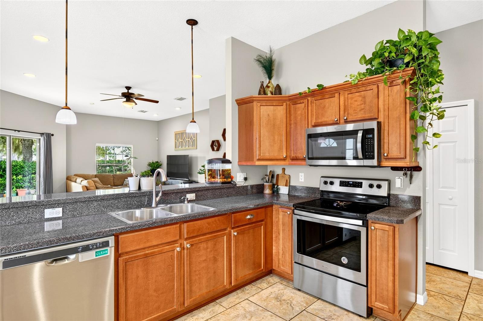 AVALON CONDO - Residential