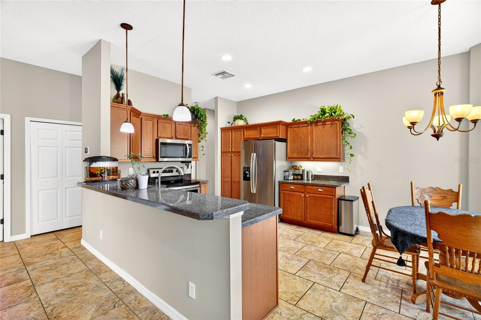 AVALON CONDO - Residential