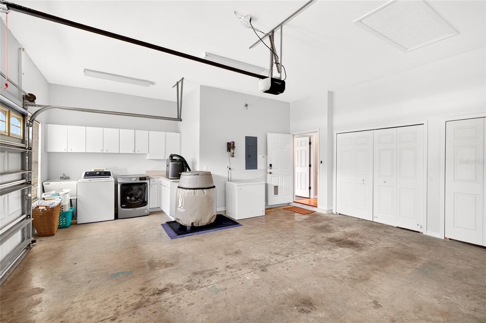 AVALON CONDO - Residential
