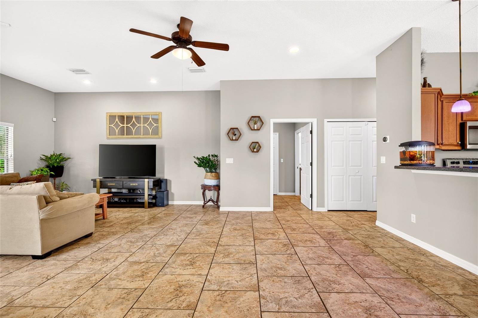 AVALON CONDO - Residential