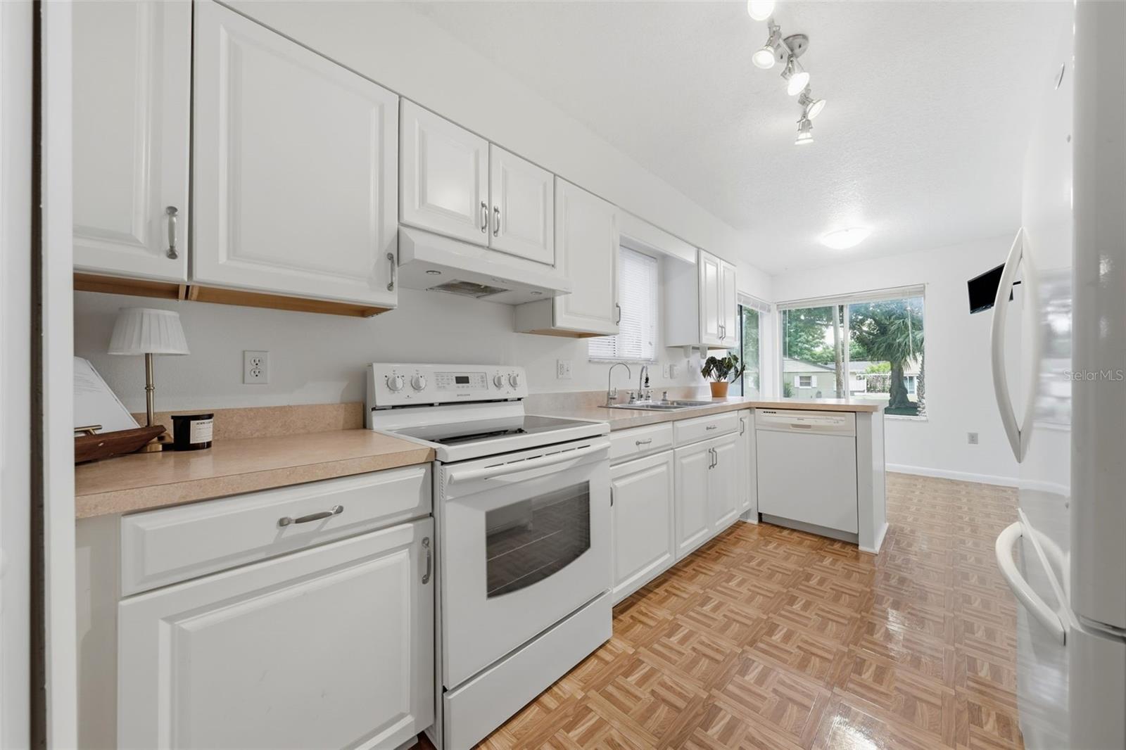 MCDONALD RDG - Residential