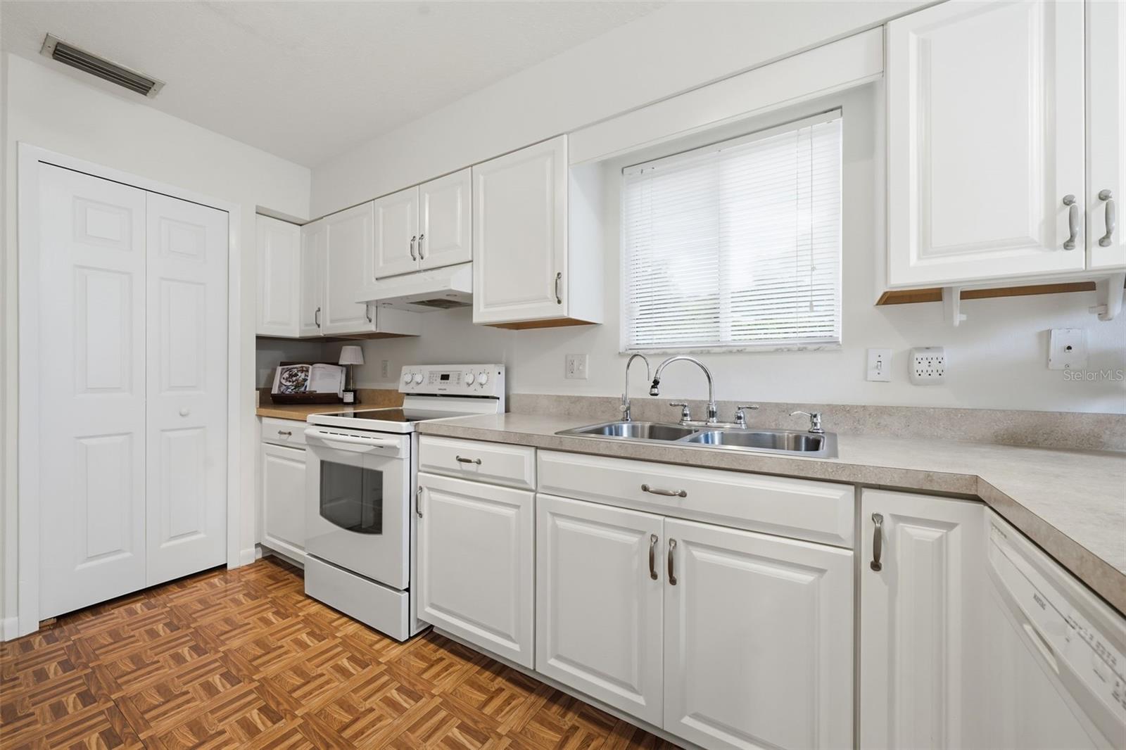 MCDONALD RDG - Residential