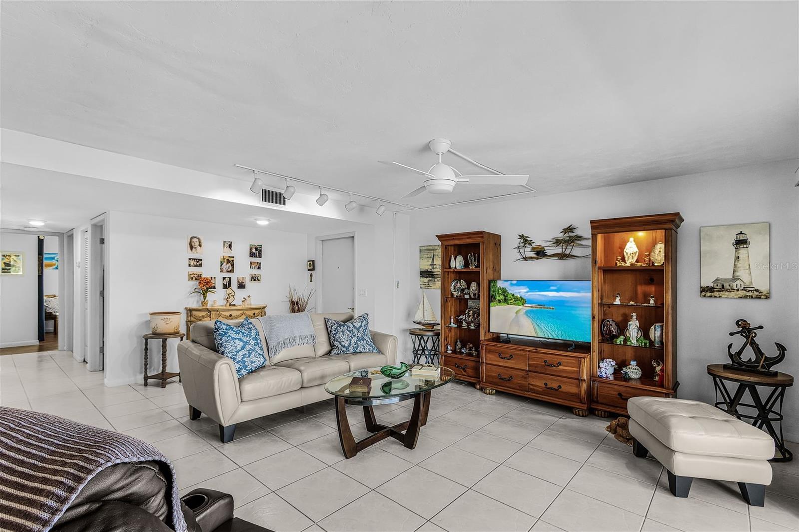 LOS CINCO A CONDO - Residential