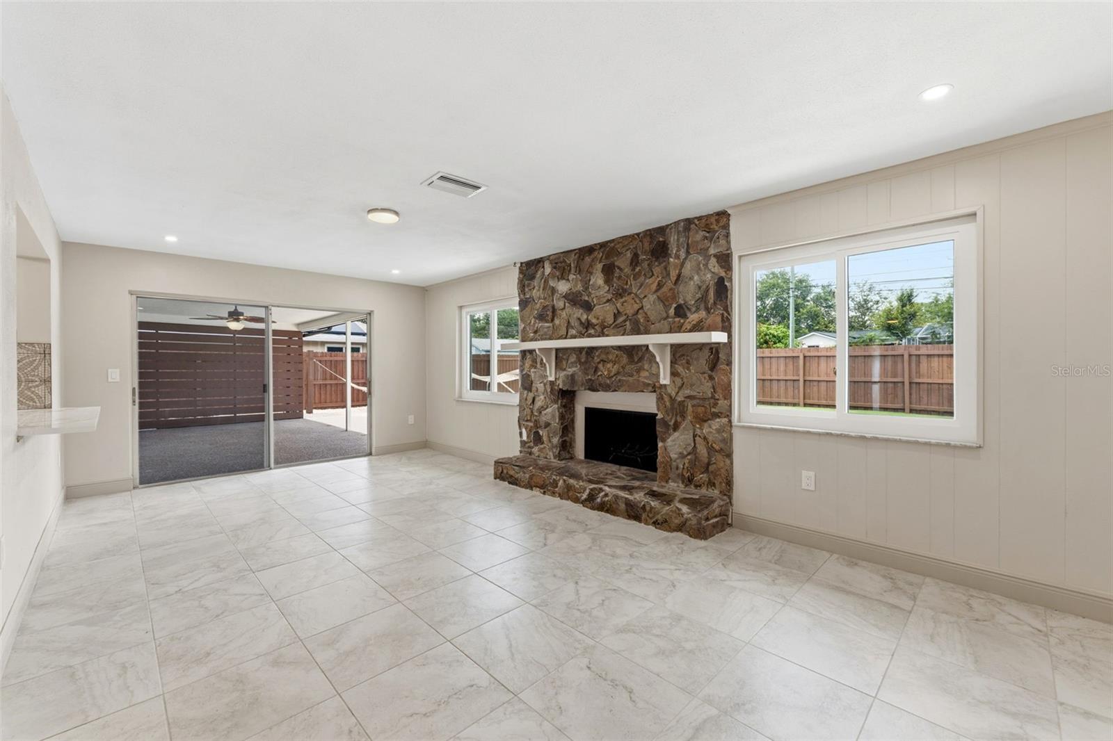 FOX COURT - Residential