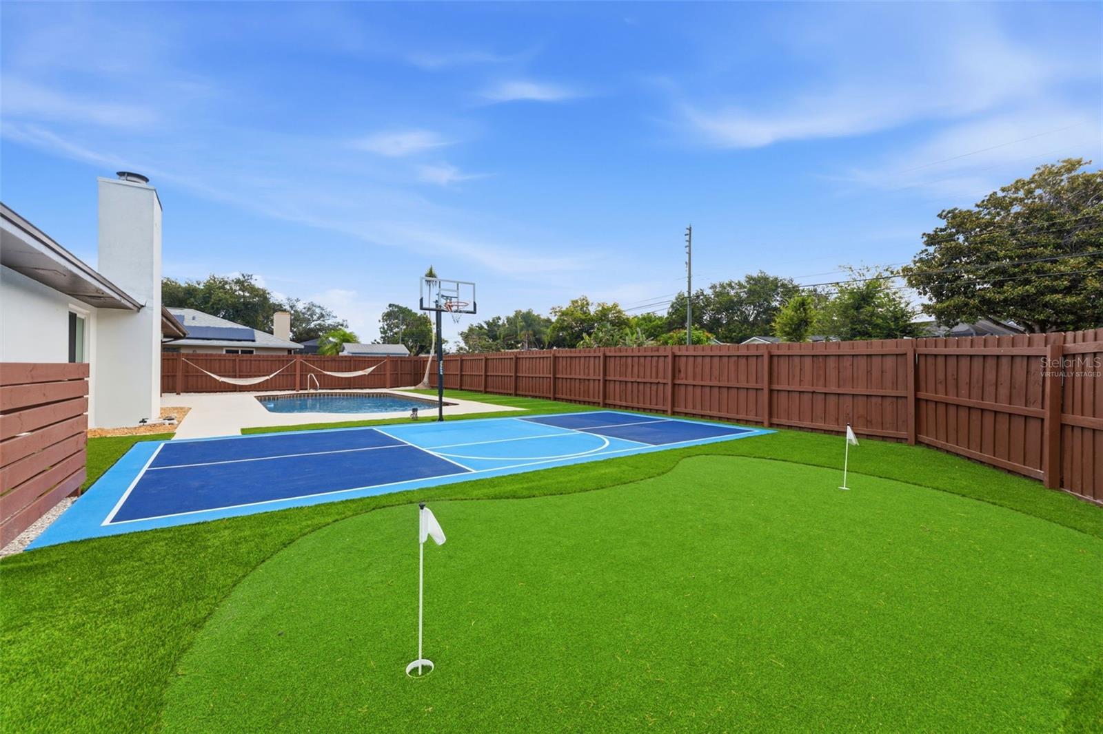 FOX COURT - Residential