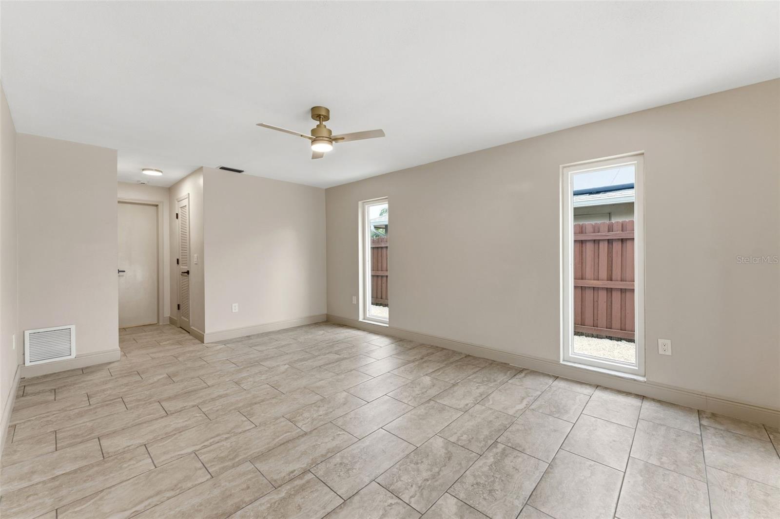 FOX COURT - Residential
