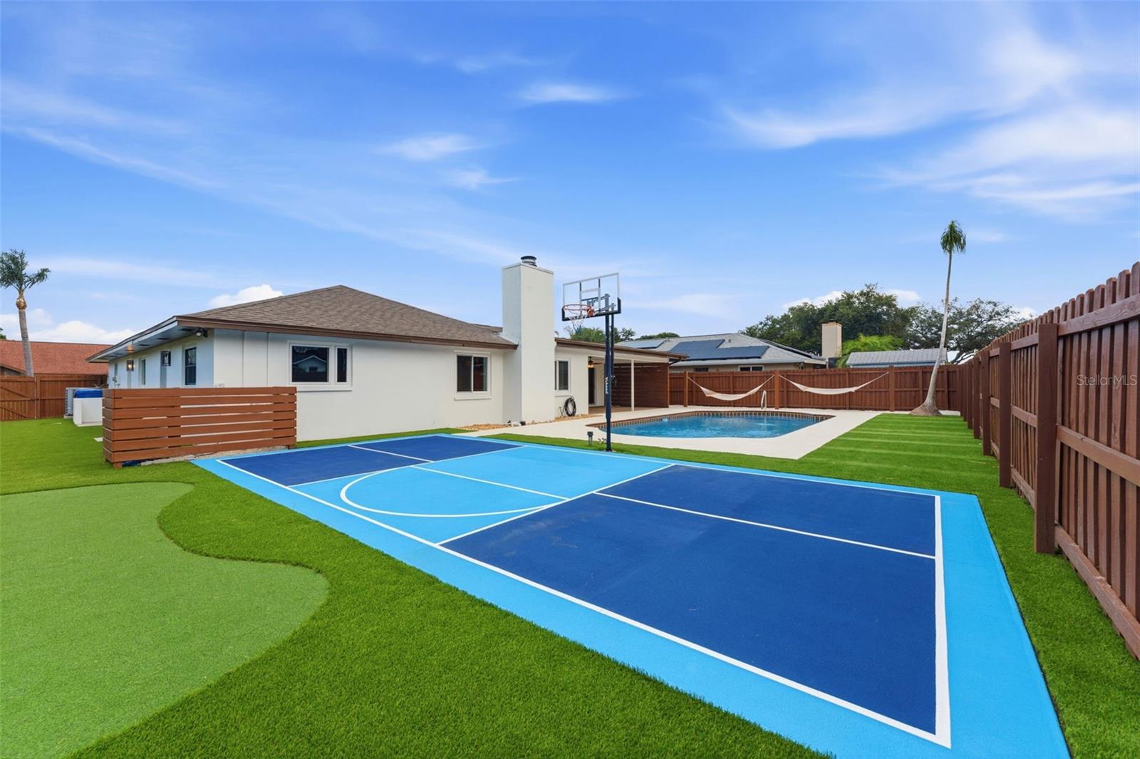 FOX COURT - Residential