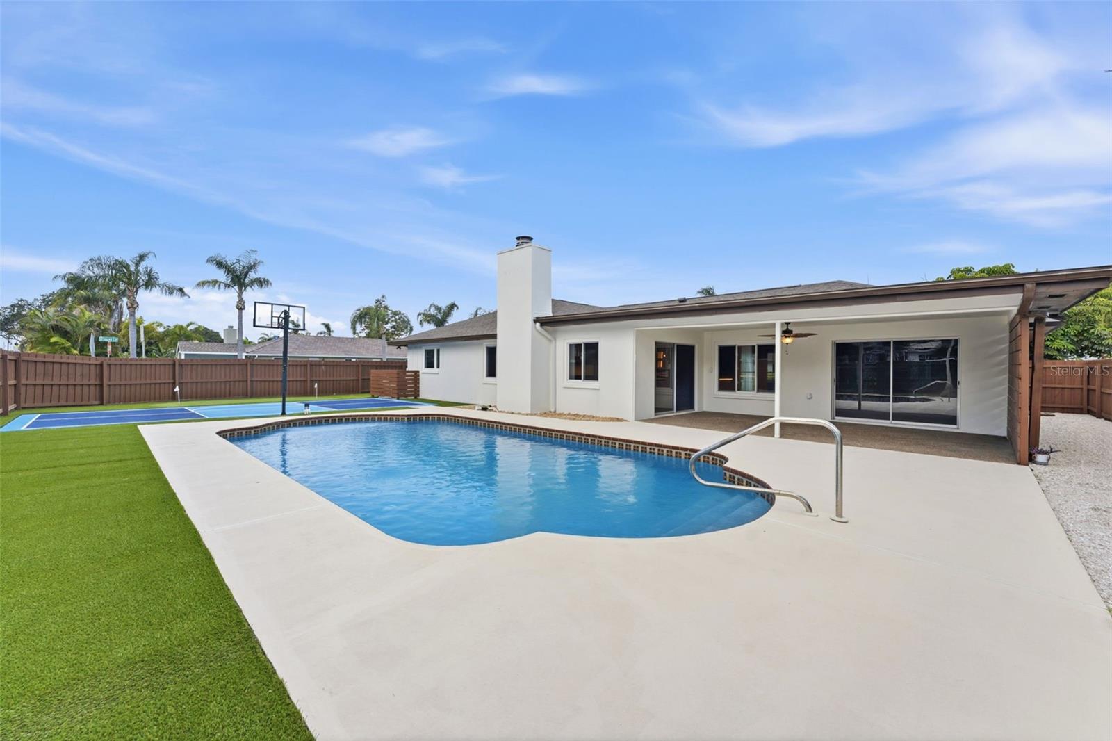 FOX COURT - Residential