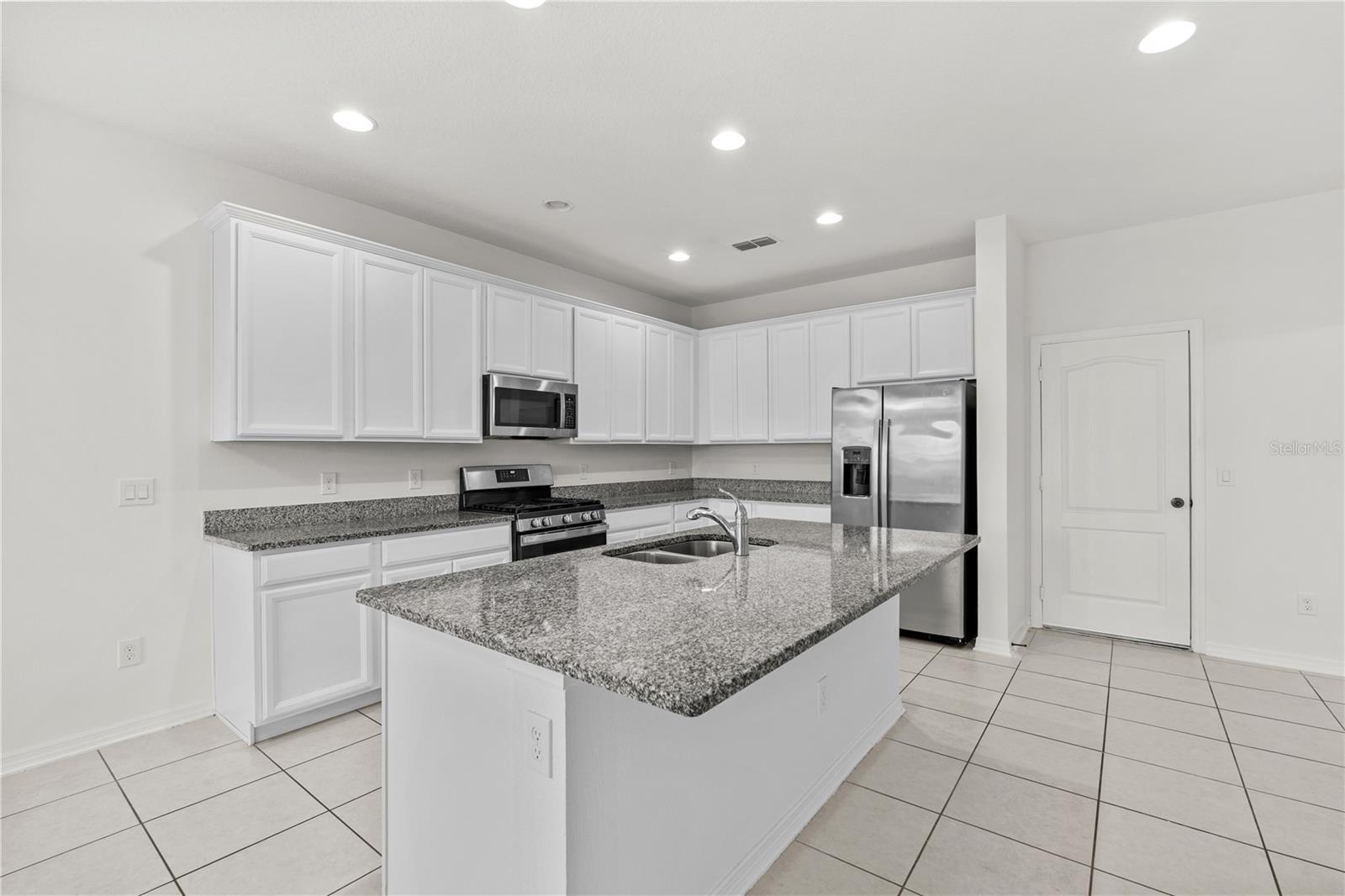 ENCORE AT OVATION - Residential Lease