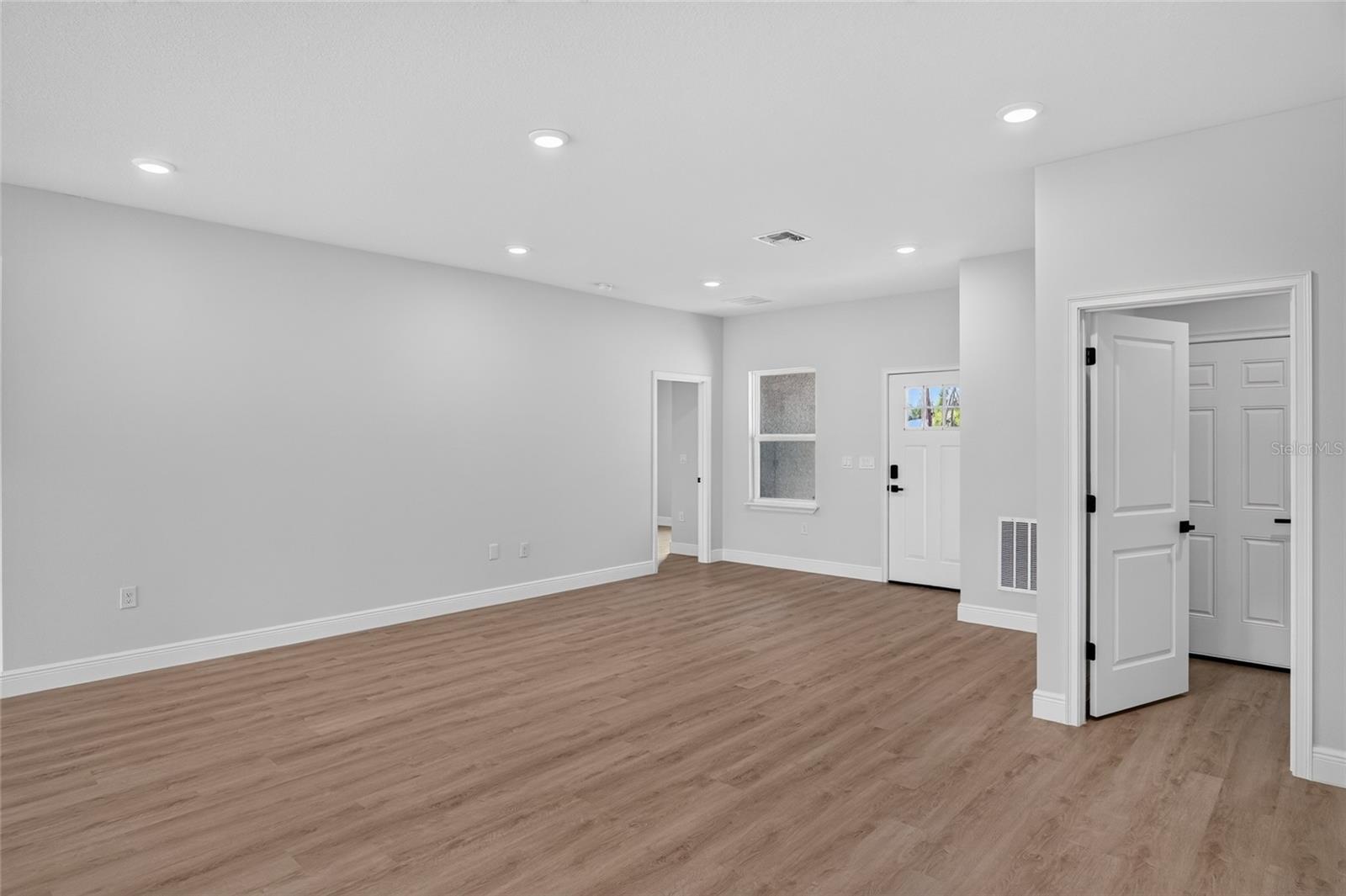 MARION OAKS - Residential