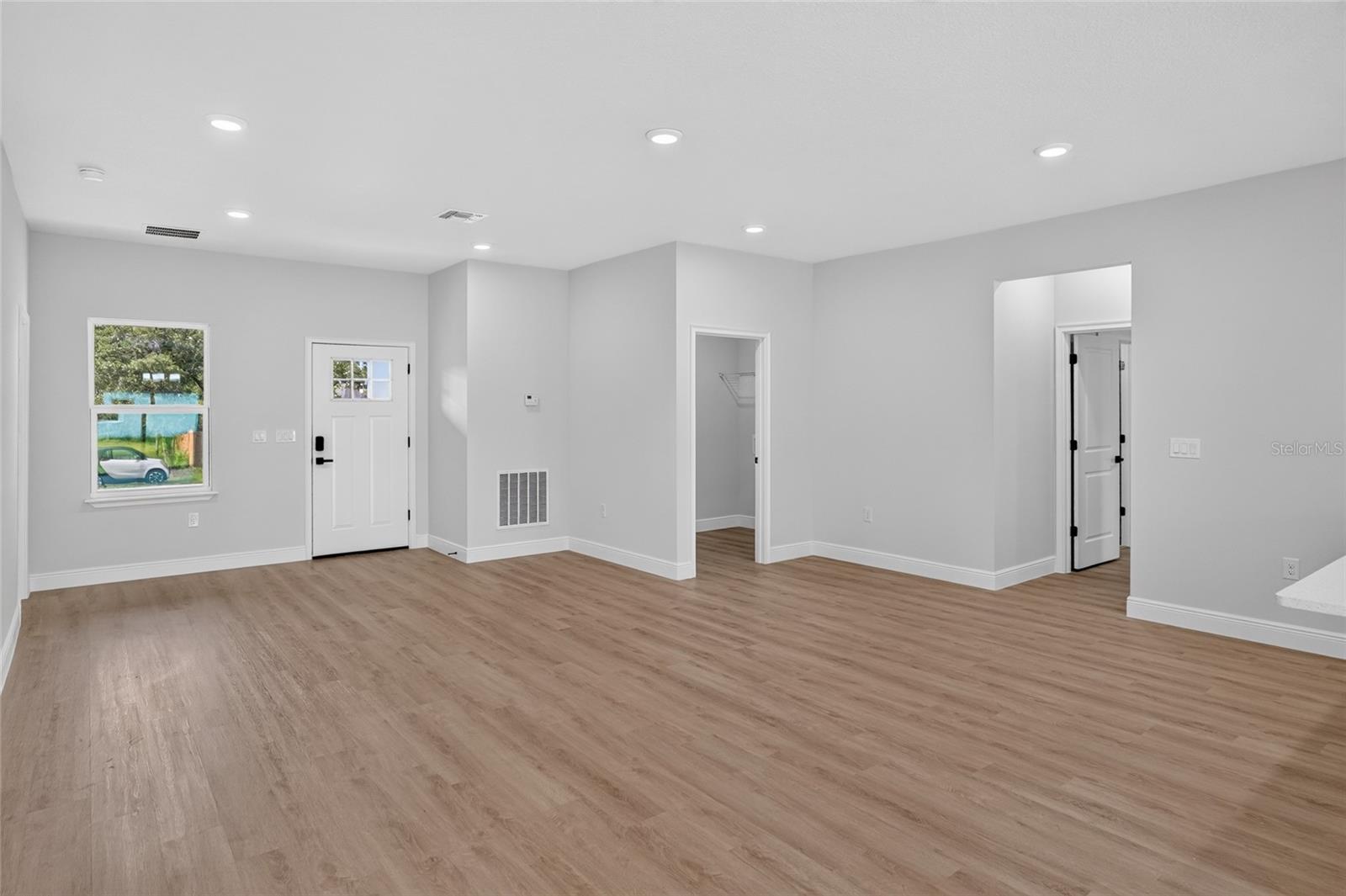 MARION OAKS - Residential