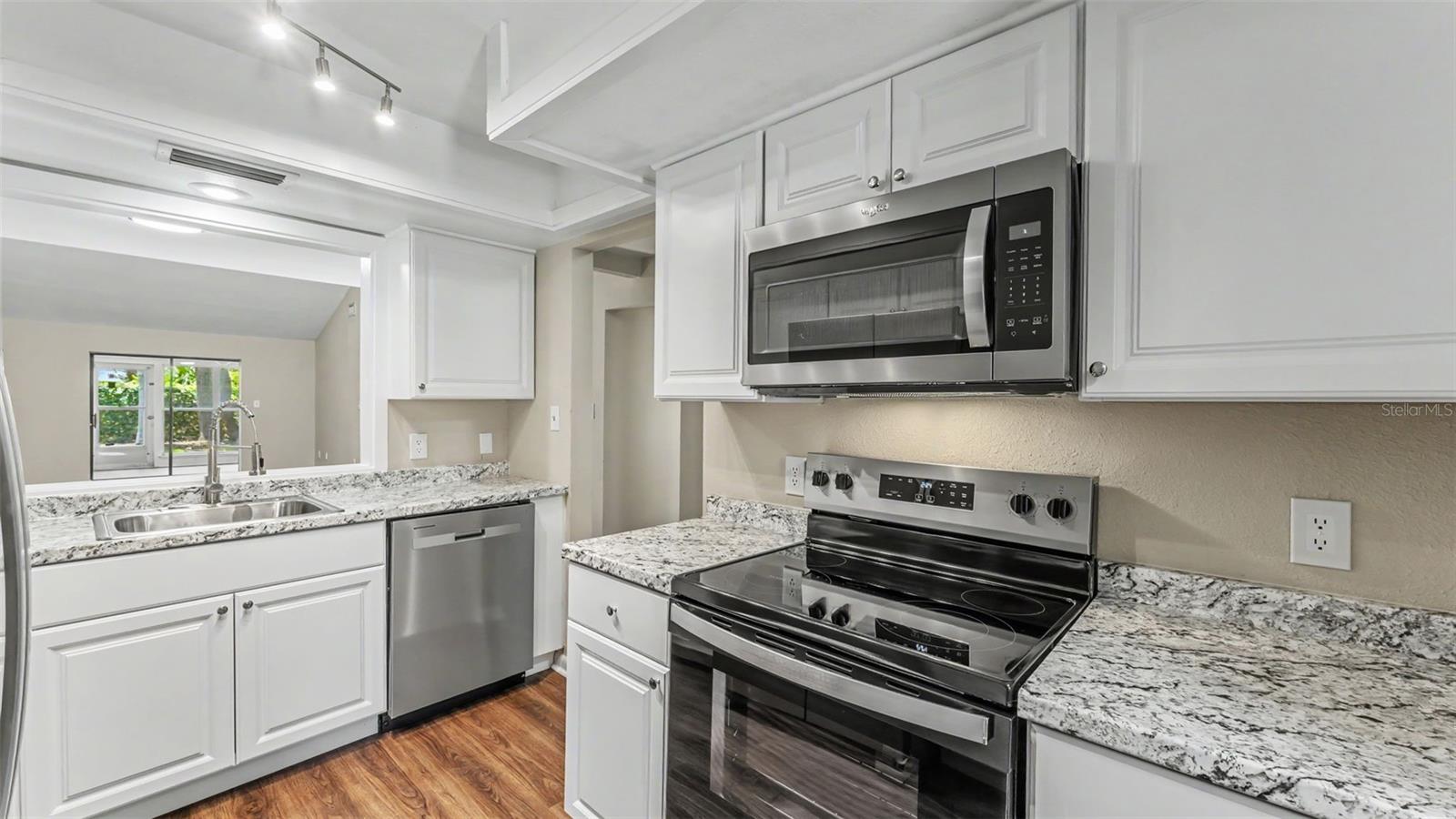 KIMBERLEA CONDO 04 - Residential