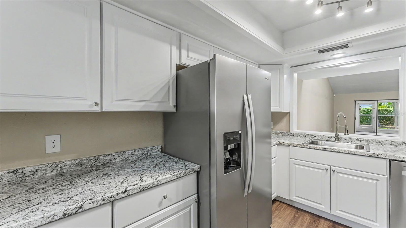 KIMBERLEA CONDO 04 - Residential