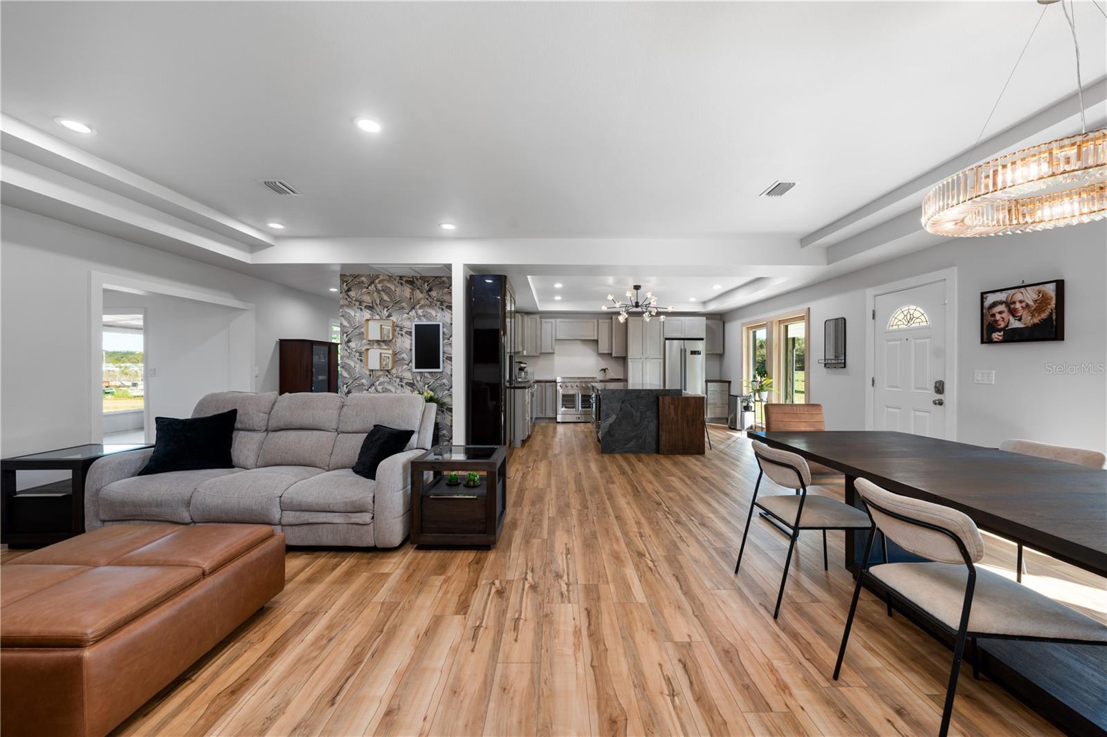 LAKE AVALON GROVES REP - Residential